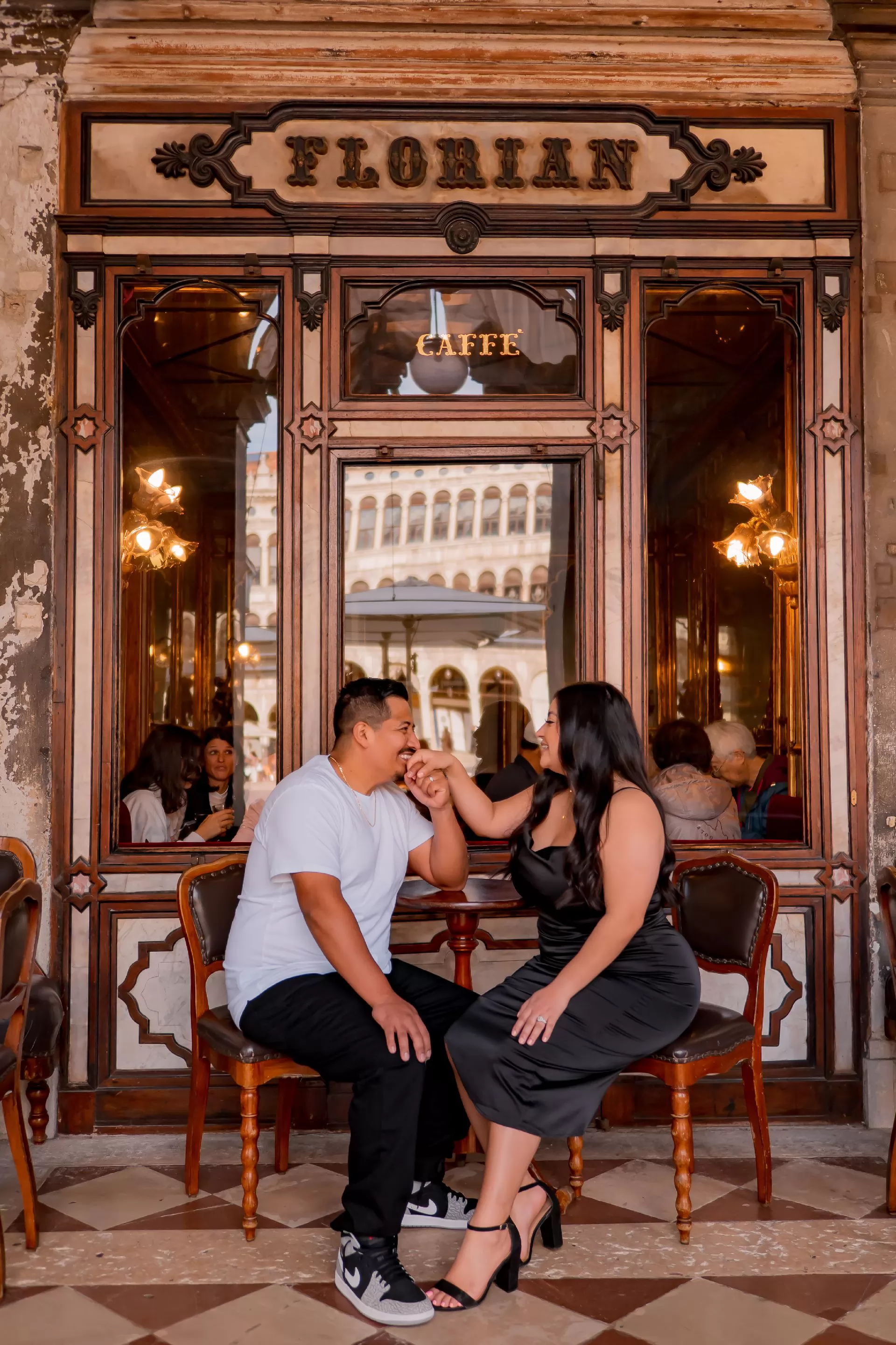 book couple photoshoot photographer venice italy love story elopement engagement honeymoon (2)