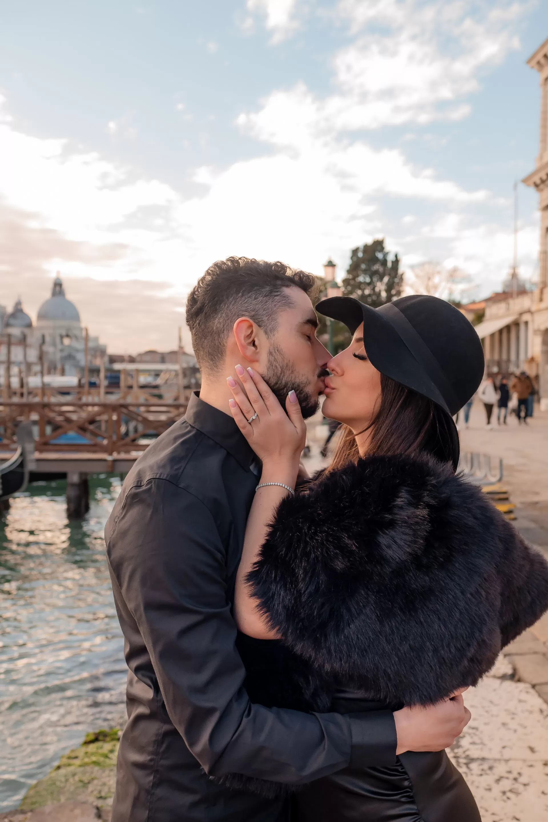 book couple photoshoot photographer venice italy love story elopement engagement honeymoon (4)