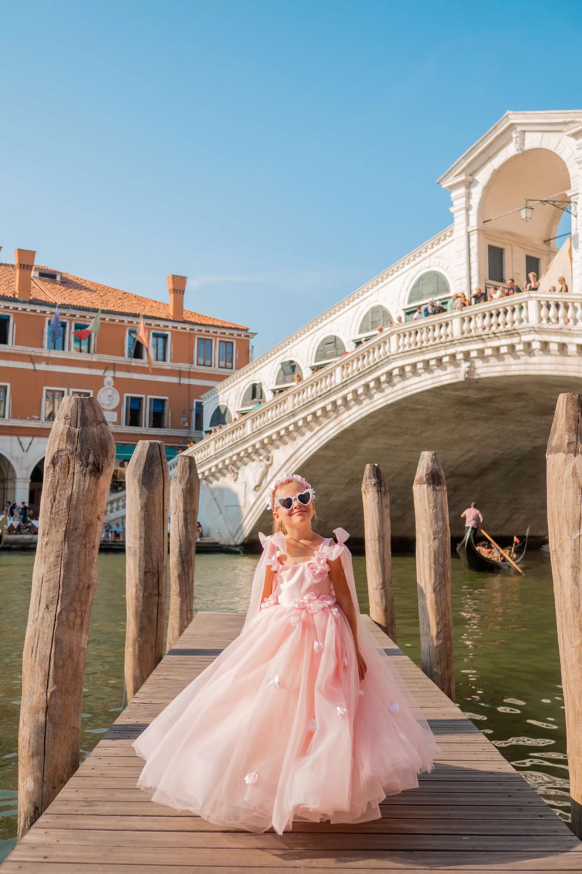 family photoshoot with children and kids in venice italy book the best photographer in venice italy (2)