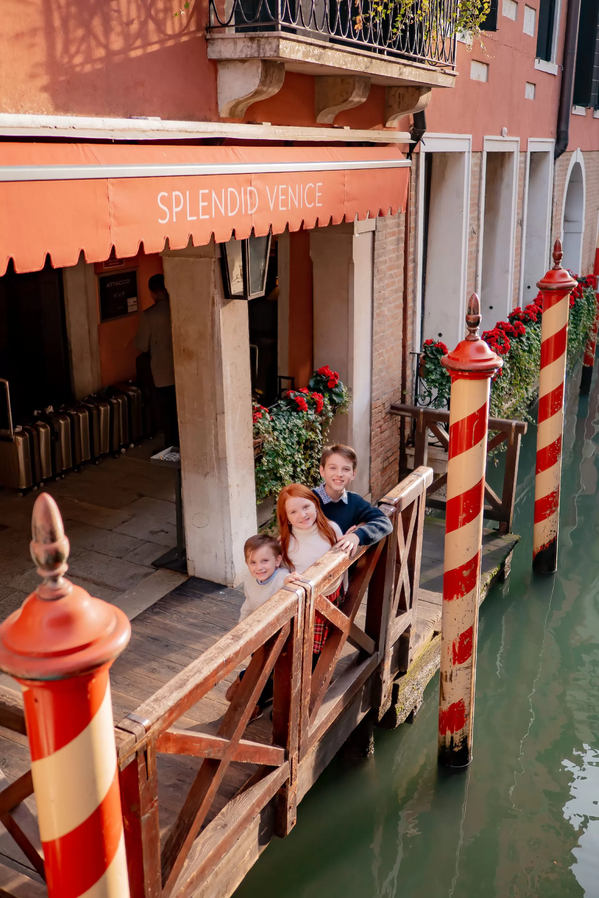 family photoshoot with children and kids in venice italy book the best photographer in venice italy (3)