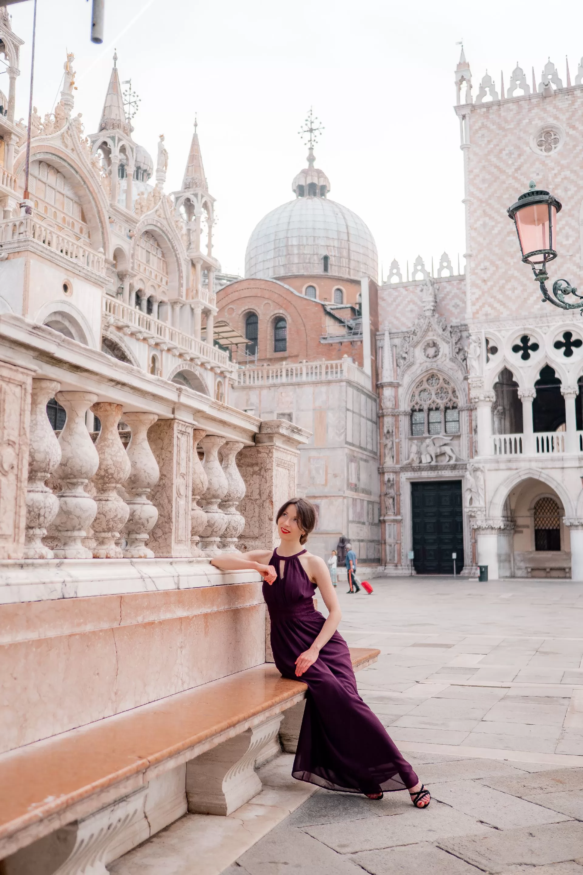portrait photographic shooting in venice for solo travellers and individuals by best photographer venice italy (2)