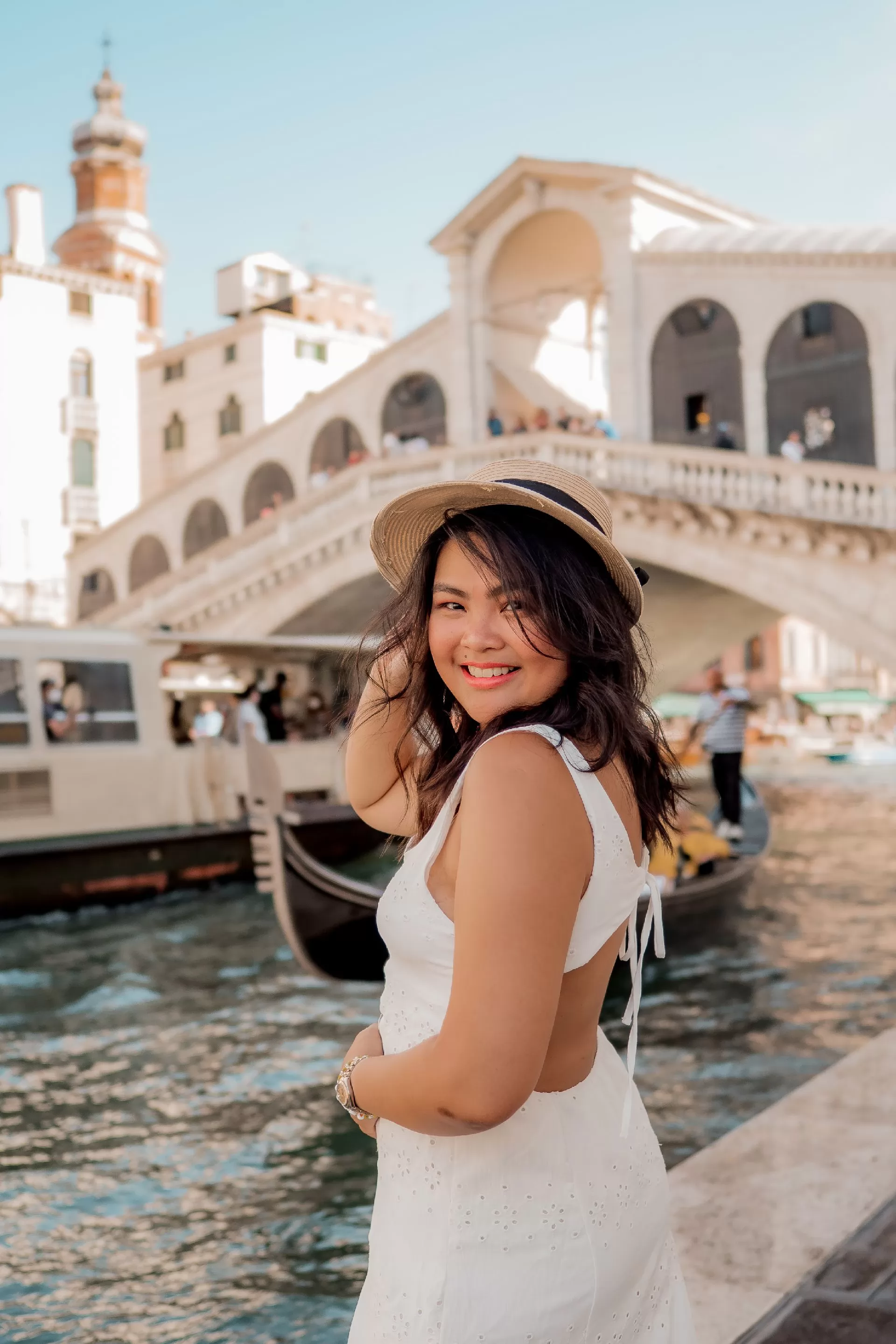 portrait photographic shooting in venice for solo travellers and individuals by best photographer venice italy (5)