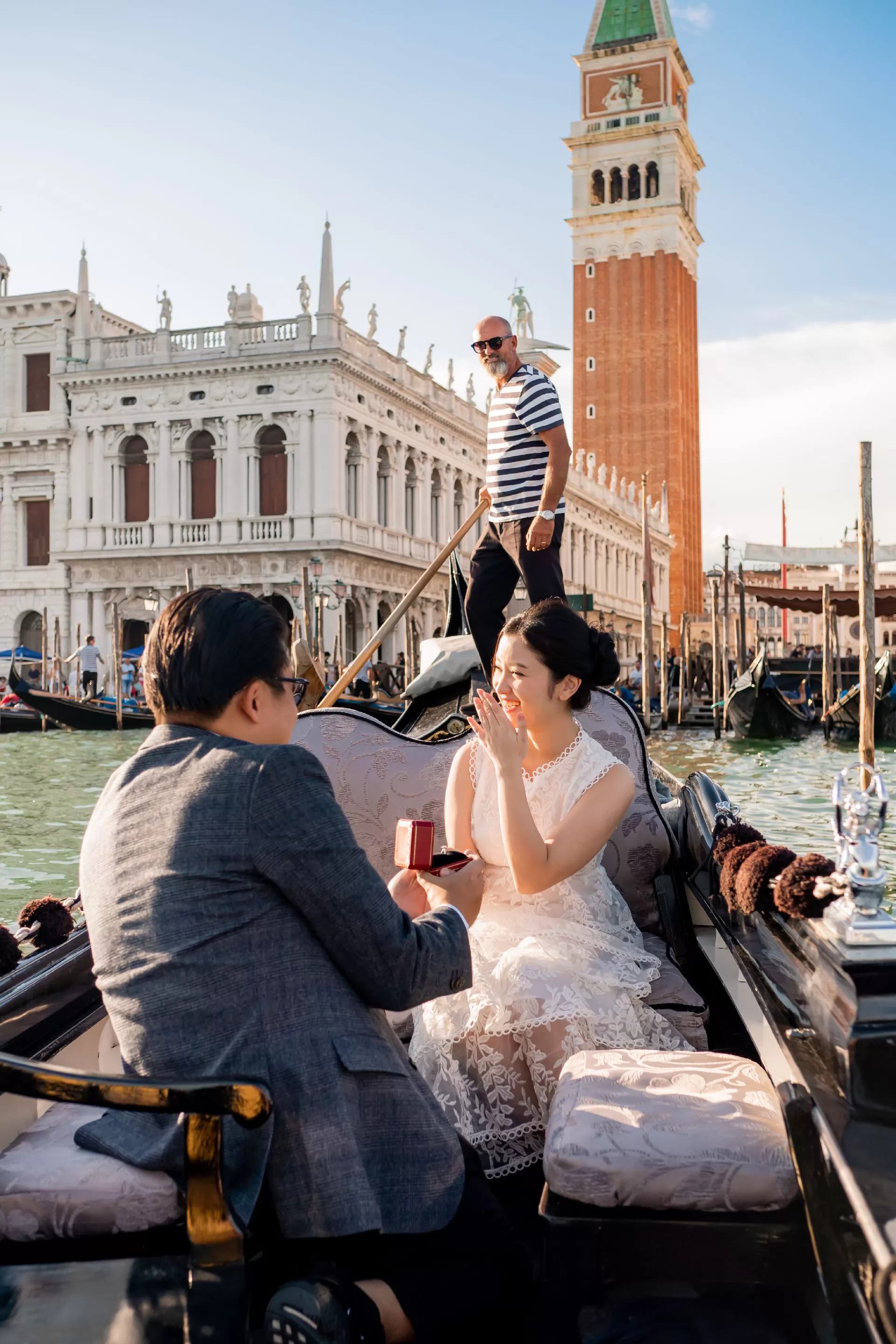 professional photographer italy engagement planner in venice gondola wedding marriage proposal photoshoot package (1)